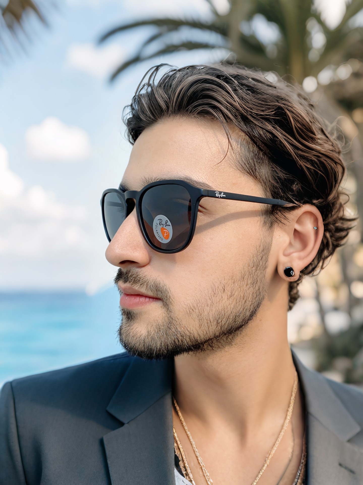RayBan雷朋 2026新款突破传统方形限制，独特的不规则几何线条，既保留了知性优雅的气质，又自带都市