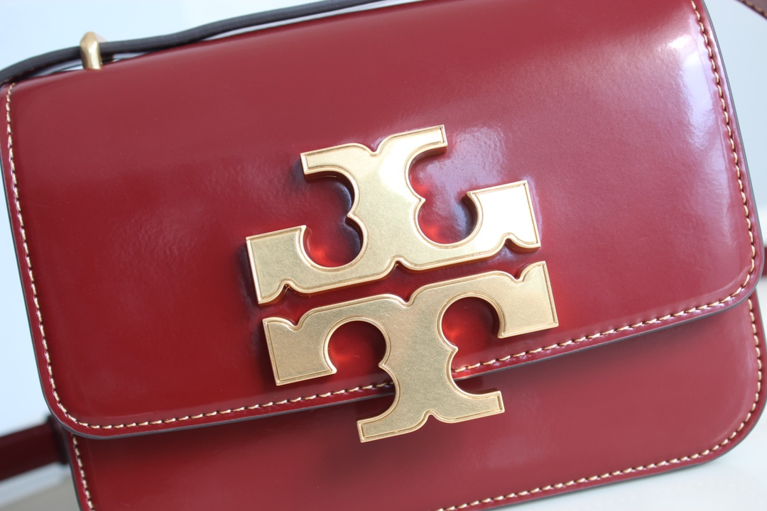 Tory Burch Tory Burch23年 Box小金砖 Eleanor翻盖豆腐包 包身利落有型