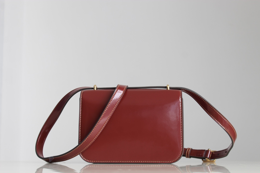 Tory Burch Tory Burch23年 Box小金砖 Eleanor翻盖豆腐包 包身利落有型