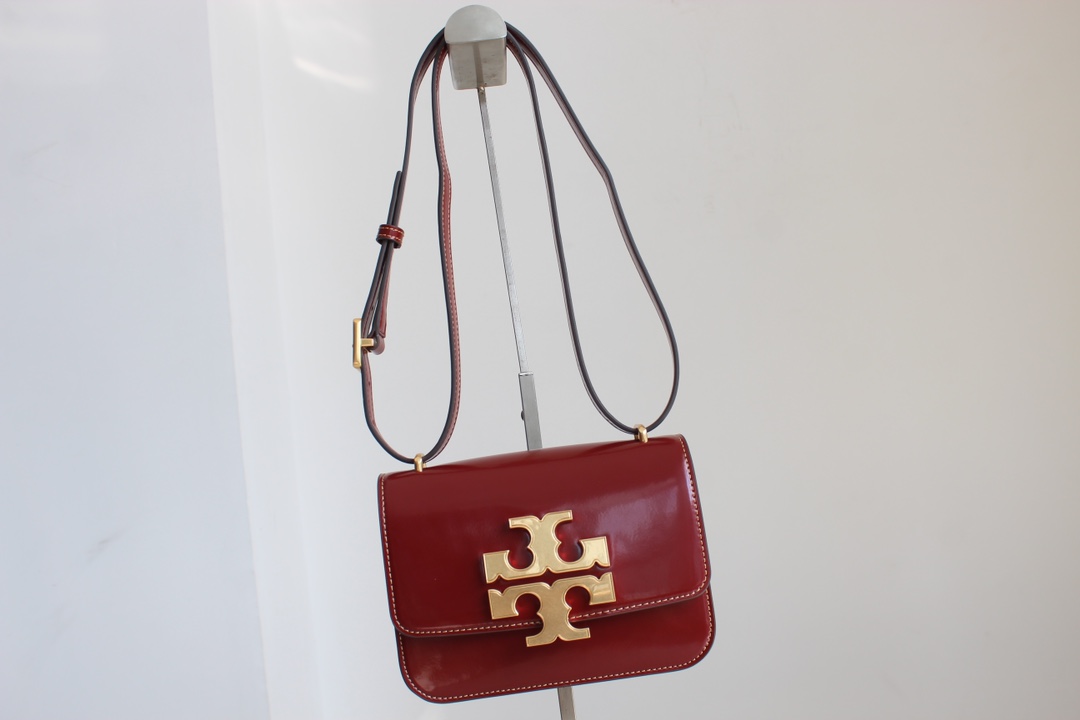 Tory Burch Tory Burch23年 Box小金砖 Eleanor翻盖豆腐包 包身利落有型