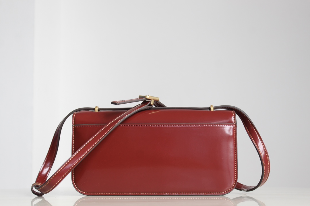 Tory Burch Tory Burch23年 Box小金砖 Eleanor横版豆腐包 以简洁线条打造的盒型包袋之上