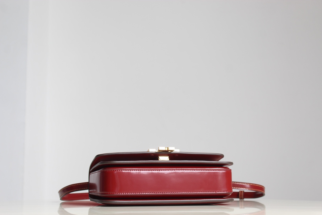 Tory Burch Tory Burch23年 Box小金砖 Eleanor横版豆腐包 以简洁线条打造的盒型包袋之上