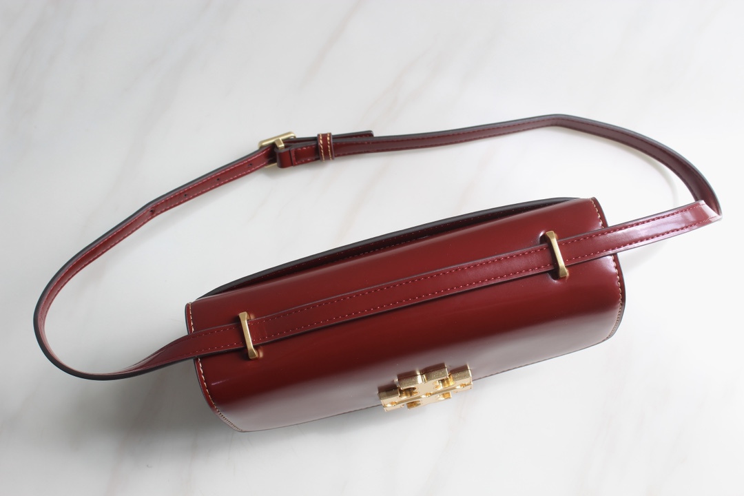 Tory Burch Tory Burch23年 Box小金砖 Eleanor横版豆腐包 以简洁线条打造的盒型包袋之上