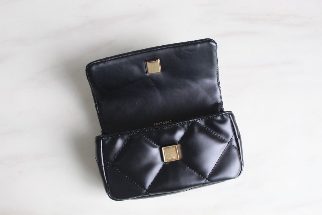 Tory Burch Tory Burch新款云朵包 Kira系列迷你翻盖肩背包 透过蓬松的菱形绗缝设计