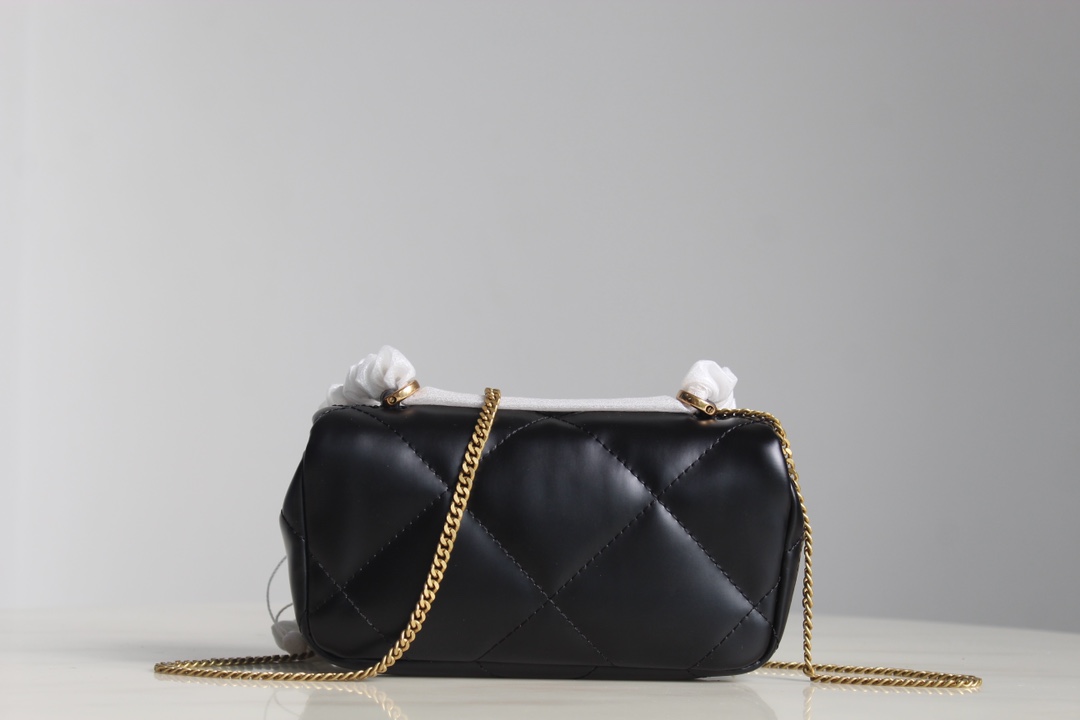 Tory Burch Tory Burch新款云朵包 Kira系列迷你翻盖肩背包 透过蓬松的菱形绗缝设计