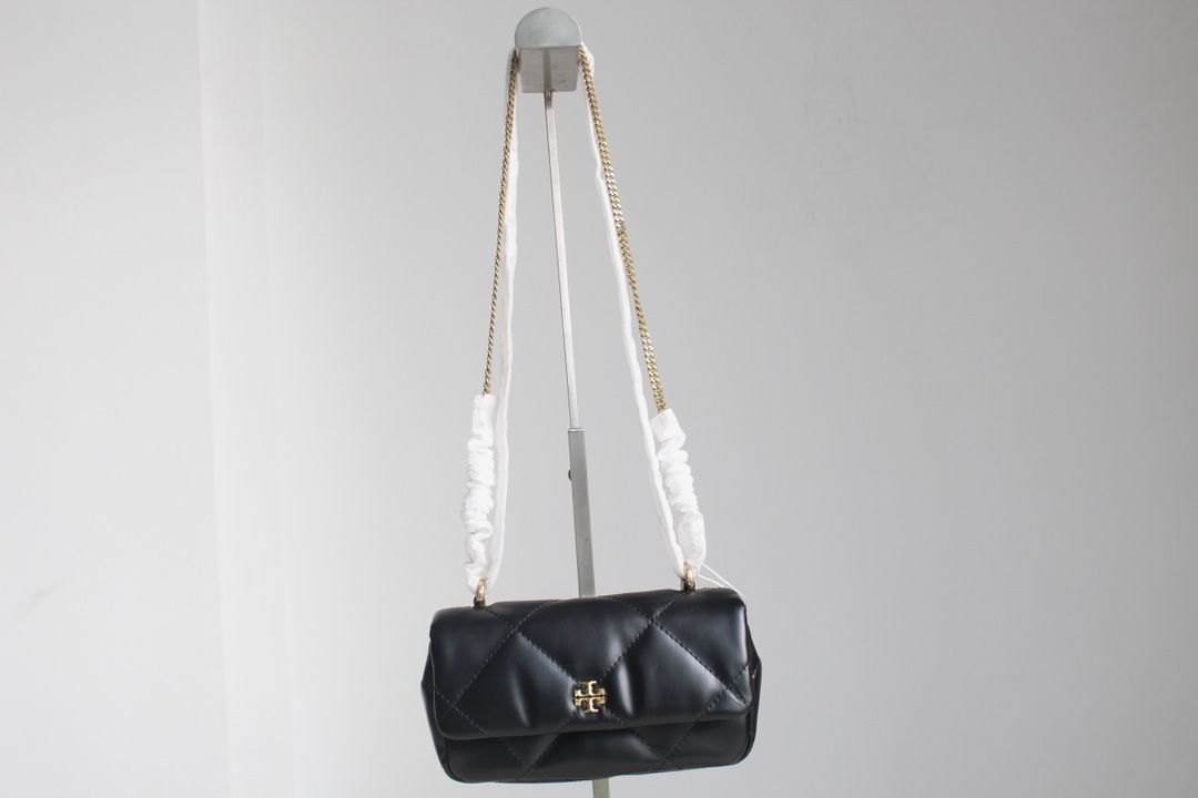 Tory Burch Tory Burch新款云朵包 Kira系列迷你翻盖肩背包 透过蓬松的菱形绗缝设计