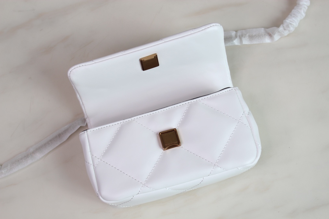 Tory Burch Tory Burch新款云朵包 Kira系列迷你翻盖肩背包 透过蓬松的菱形绗缝设计