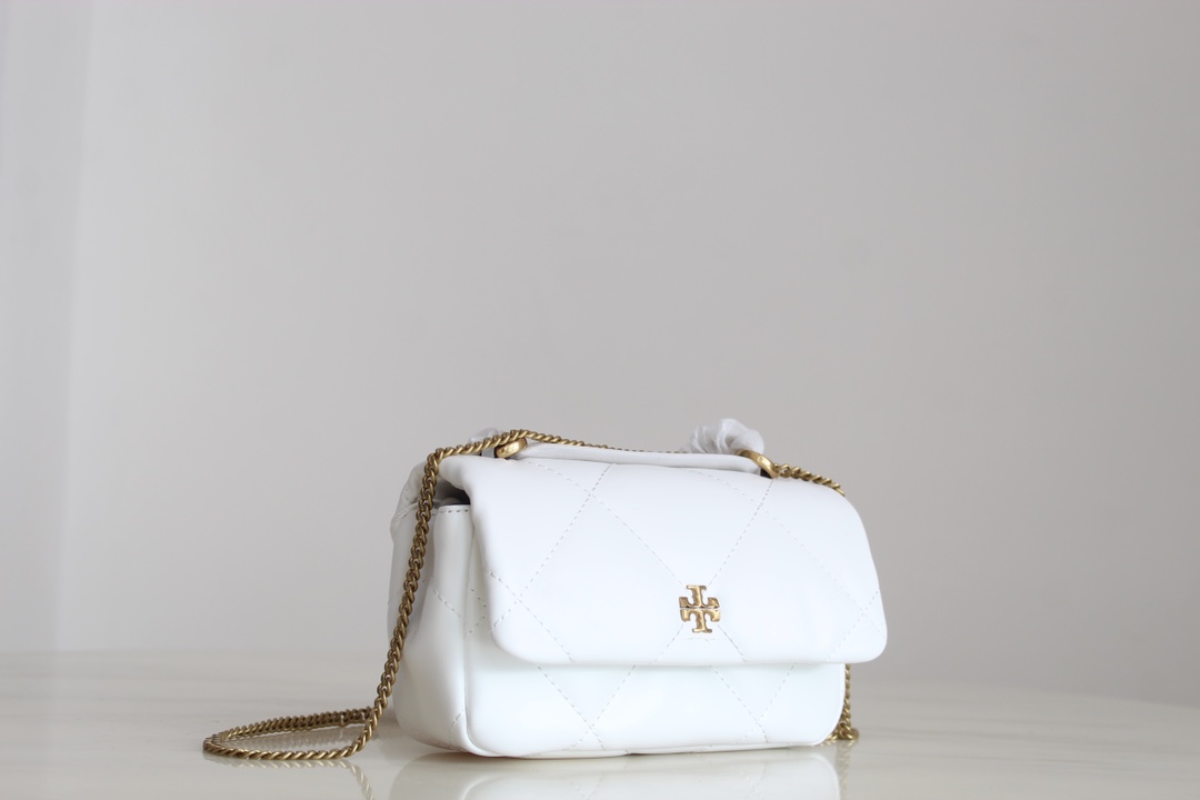 Tory Burch Tory Burch新款云朵包 Kira系列迷你翻盖肩背包 透过蓬松的菱形绗缝设计