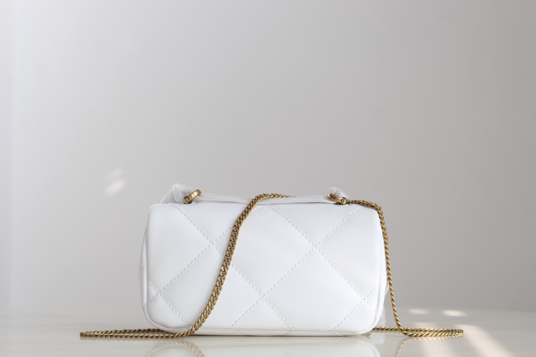 Tory Burch Tory Burch新款云朵包 Kira系列迷你翻盖肩背包 透过蓬松的菱形绗缝设计