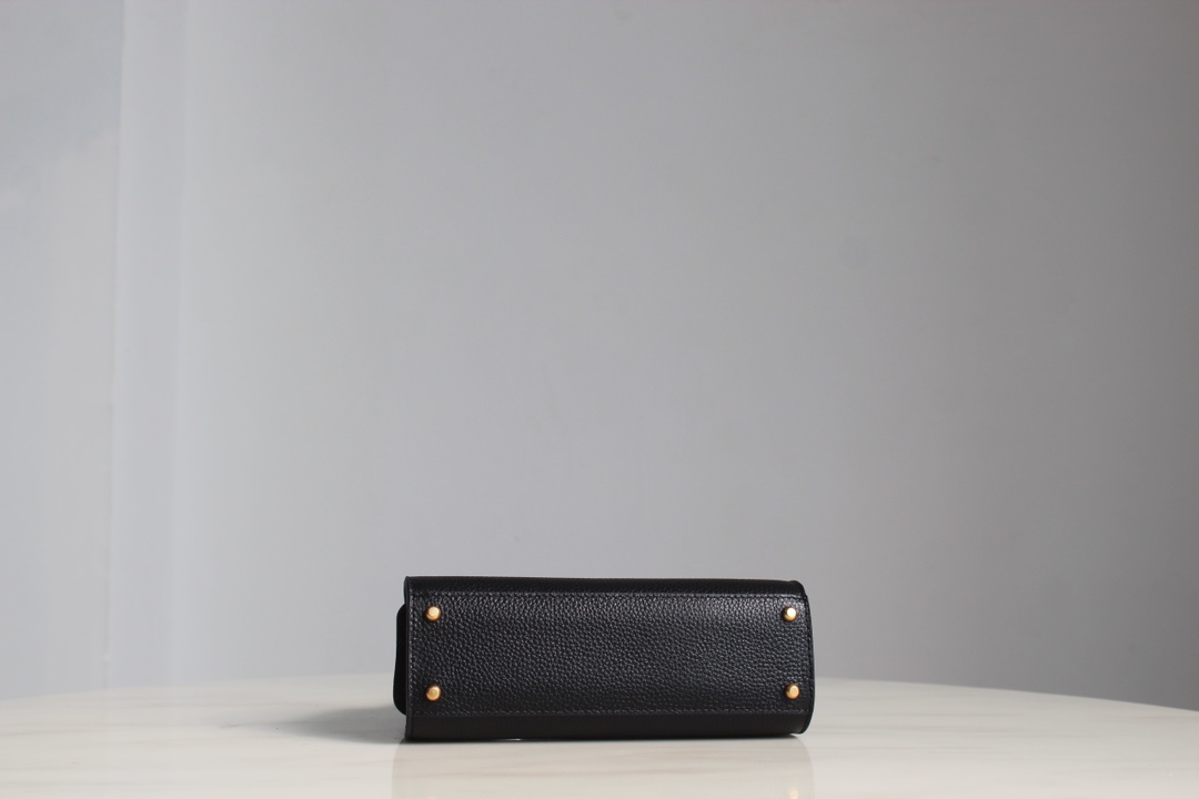 Tory Burch Toryburch 新款Eleanor系列托特包 单肩手提斜挎包 皮质出众 完美的手提弧度