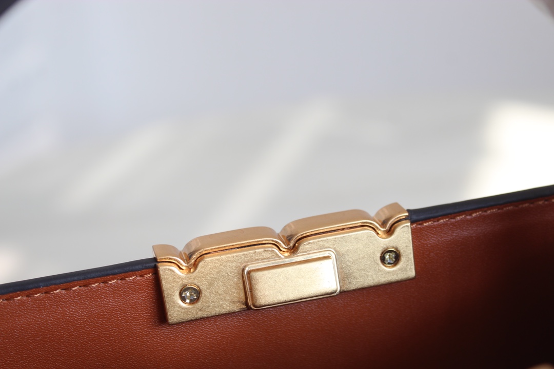 Tory Burch 小号棕色