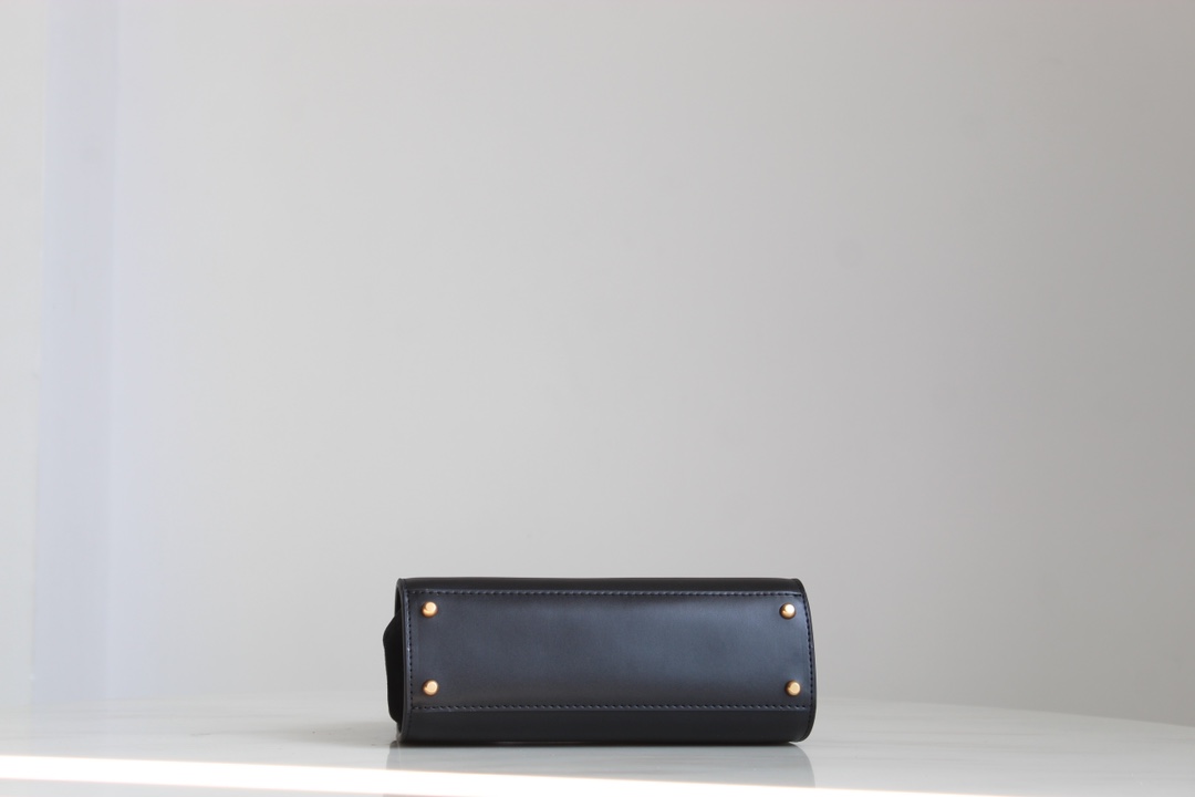 Tory Burch Toryburch 新款Eleanor系列托特包 单肩手提斜挎包 皮质出众 完美的手提弧度
