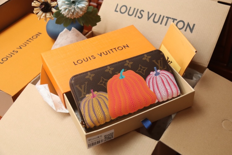 Louis Vuitton x YK Zippy Wallet Monogram Pumpkin, 19.5 x 10.5 x 2.5 cm