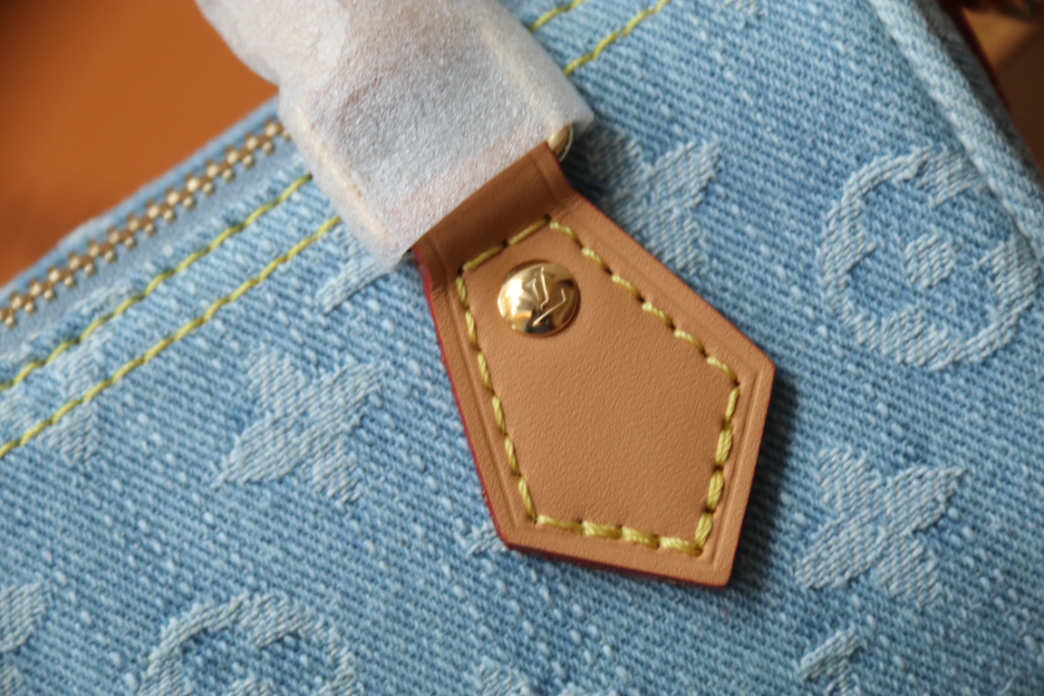 Louis Vuitton 动态芯片版 M11212 本款Nano Speedy手袋为棉质丹宁织就Monogram图案