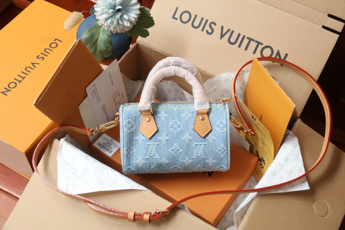 Louis Vuitton 动态芯片版 M11212 本款Nano Speedy手袋为棉质丹宁织就Monogram图案