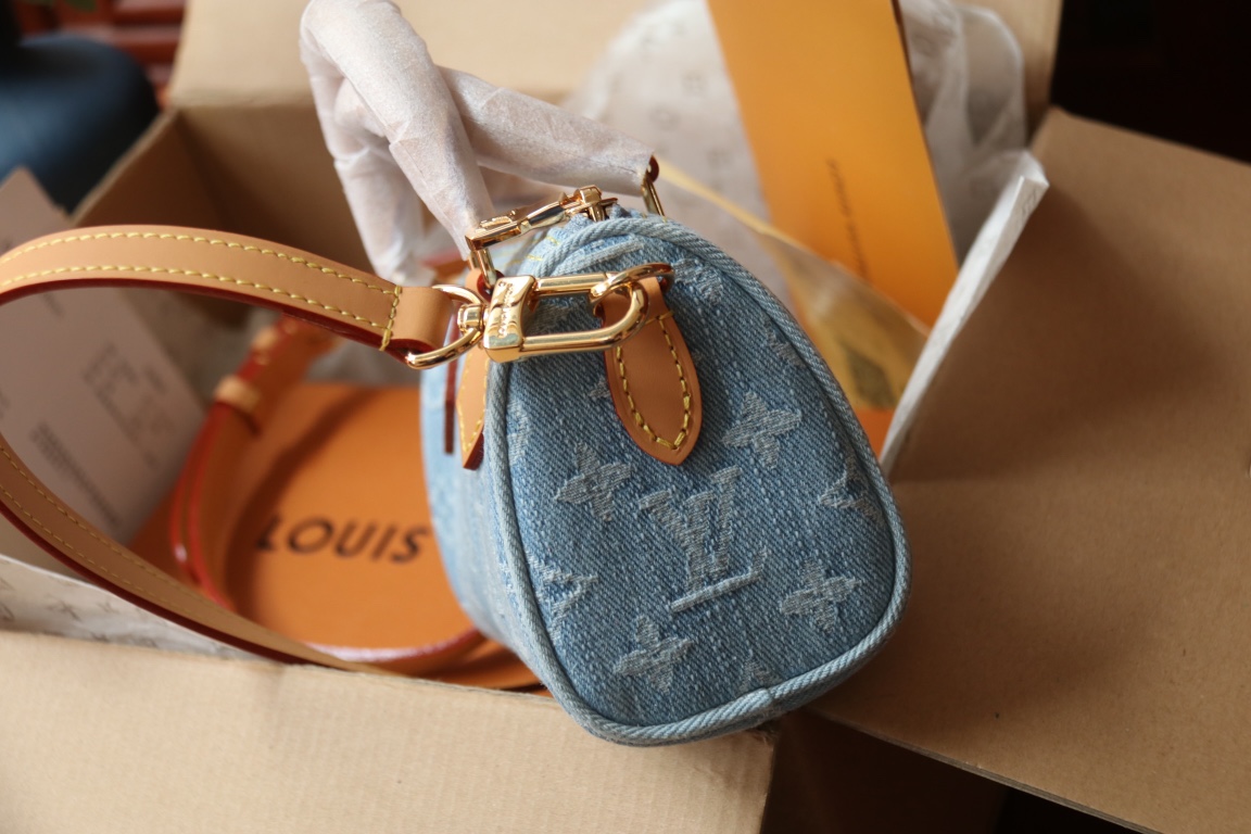 Louis Vuitton 动态芯片版 M11212 本款Nano Speedy手袋为棉质丹宁织就Monogram图案