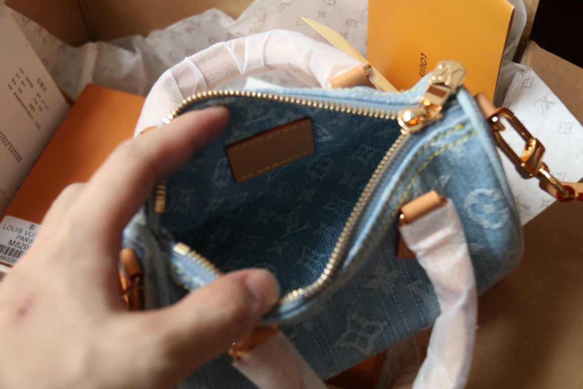 Louis Vuitton 动态芯片版 M11212 本款Nano Speedy手袋为棉质丹宁织就Monogram图案