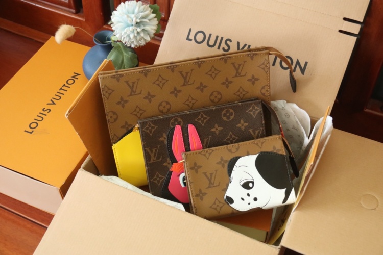 Louis Vuitton Trio Pouch Toiletry Bag Monogram Reverse Sun Yitian Limited Edition
