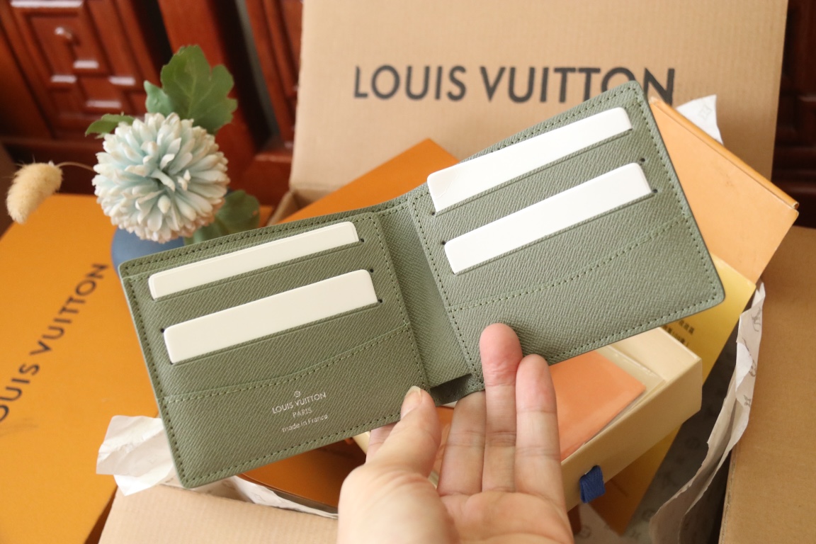 Louis Vuitton M11547短夹 秋冬新款短夹本款口袋钱夹为柔软 皮革压印考究 Damier Rush 印花