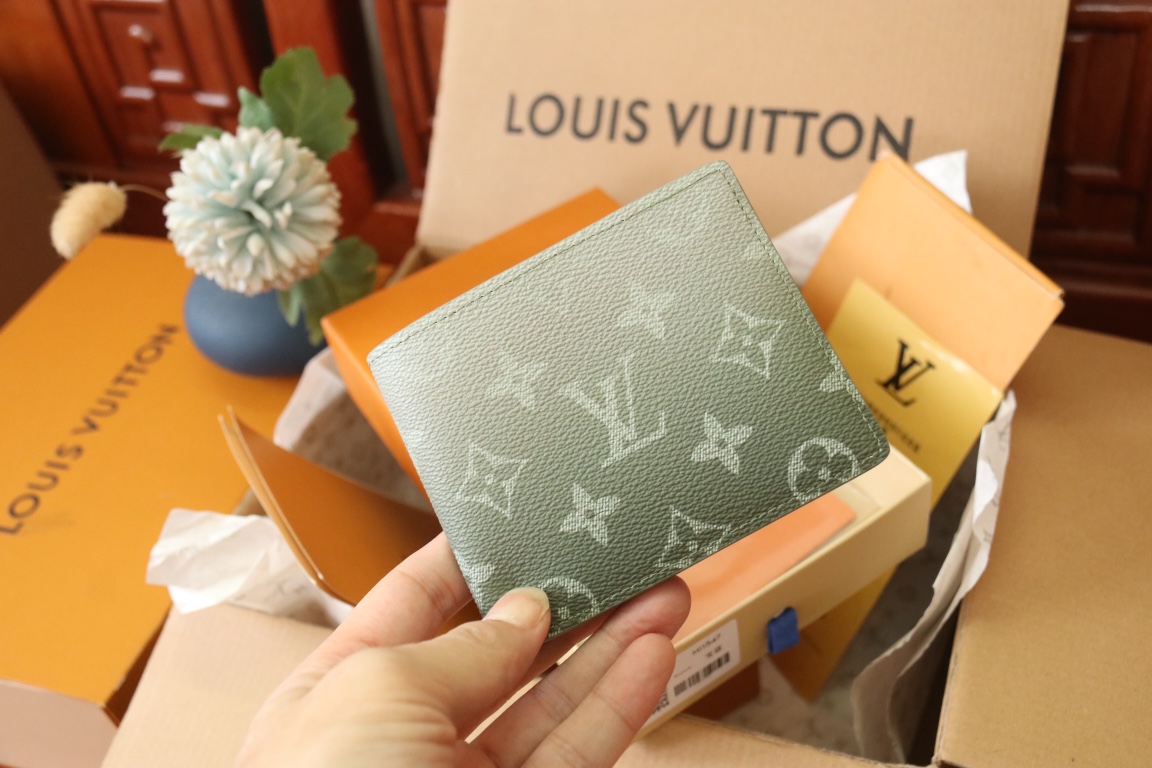 Louis Vuitton M11547短夹 秋冬新款短夹本款口袋钱夹为柔软 皮革压印考究 Damier Rush 印花