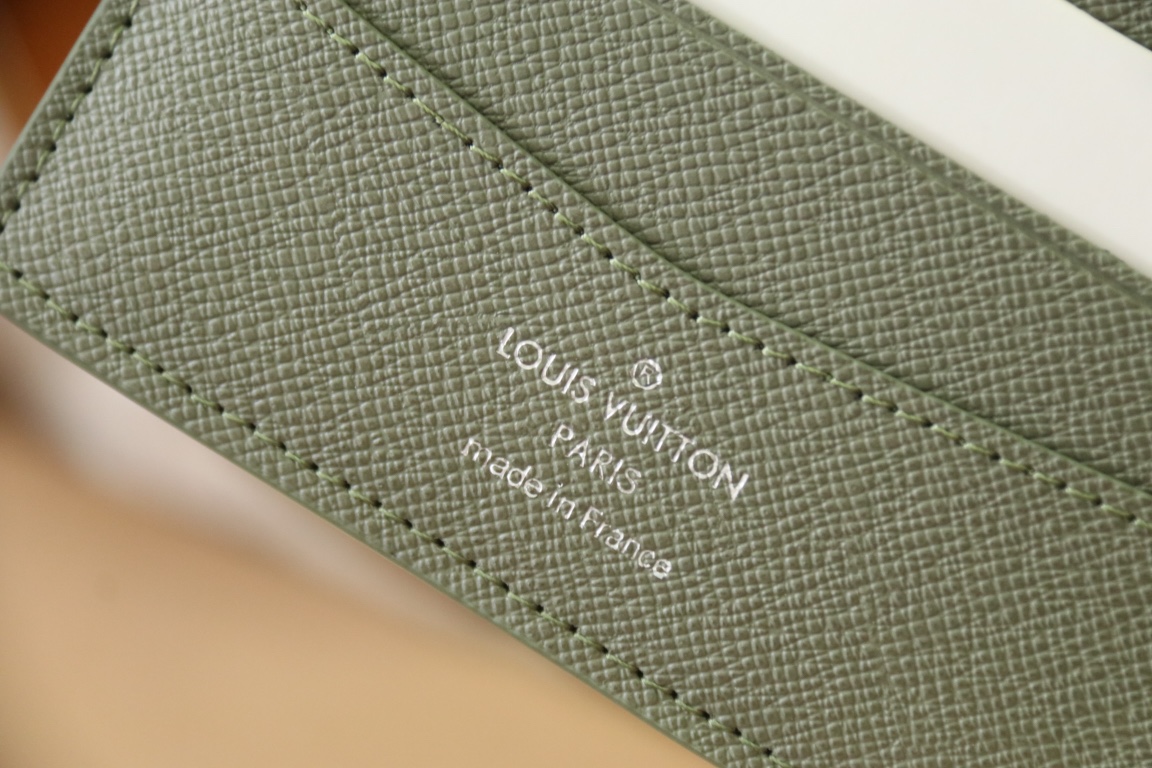 Louis Vuitton M11547短夹 秋冬新款短夹本款口袋钱夹为柔软 皮革压印考究 Damier Rush 印花