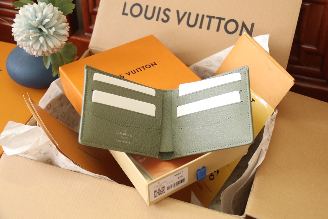 Louis Vuitton M11547短夹 秋冬新款短夹本款口袋钱夹为柔软 皮革压印考究 Damier Rush 印花