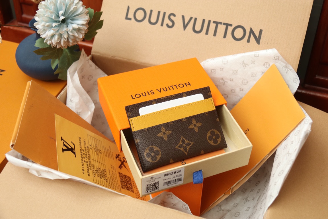 Louis Vuitton PORTE CARTES DOUBLE 卡片夹
