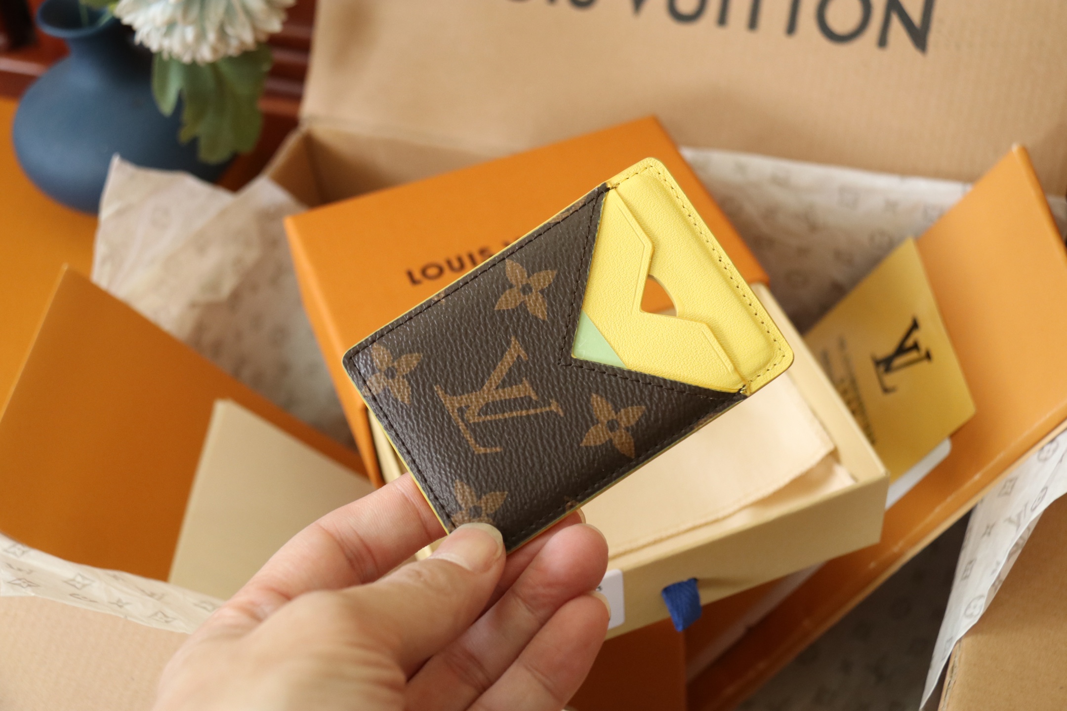Louis Vuitton M12853 本款磁吸式卡夹取材