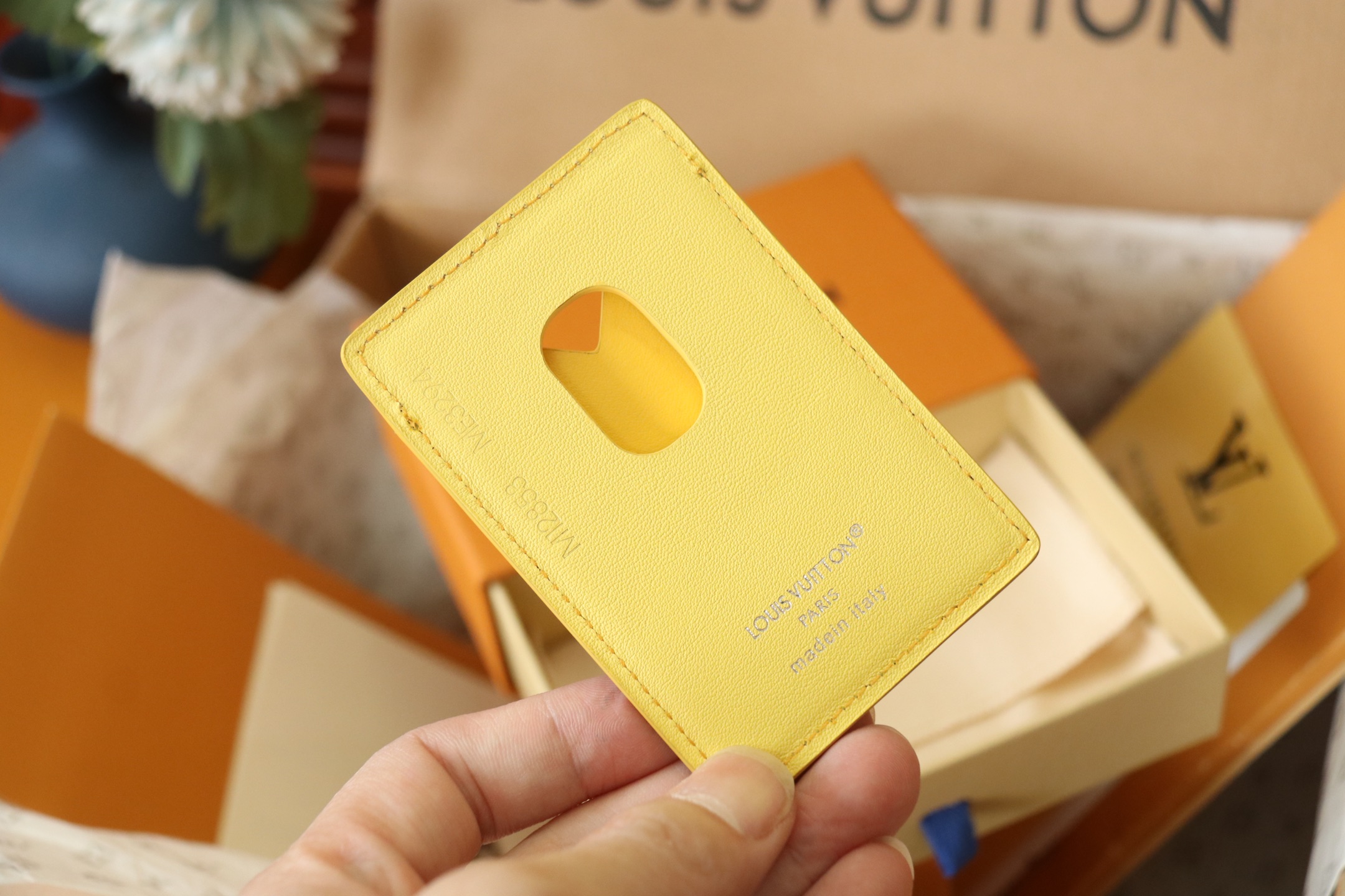 Louis Vuitton M12853 本款磁吸式卡夹取材