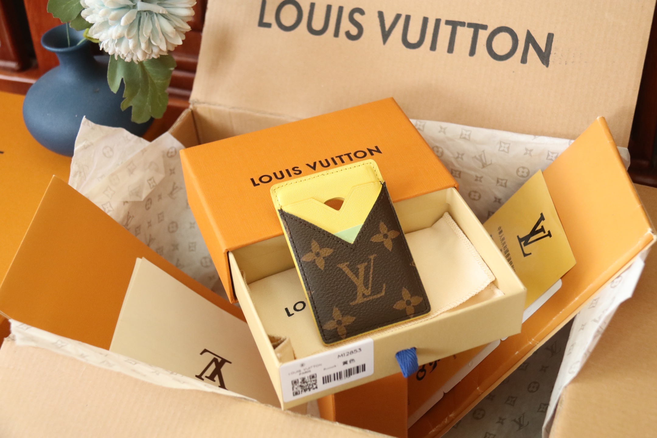 Louis Vuitton M12853 本款磁吸式卡夹取材