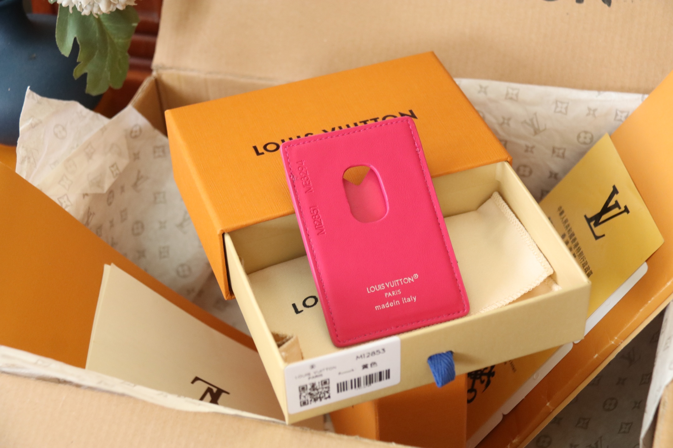 Louis Vuitton M12853 本款磁吸式卡夹取材