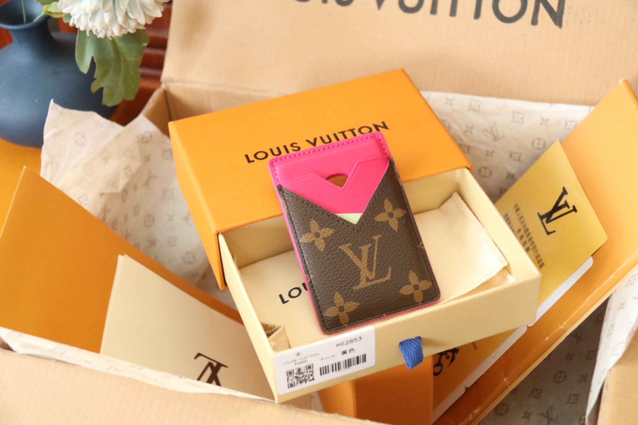 Louis Vuitton M12853 本款磁吸式卡夹取材