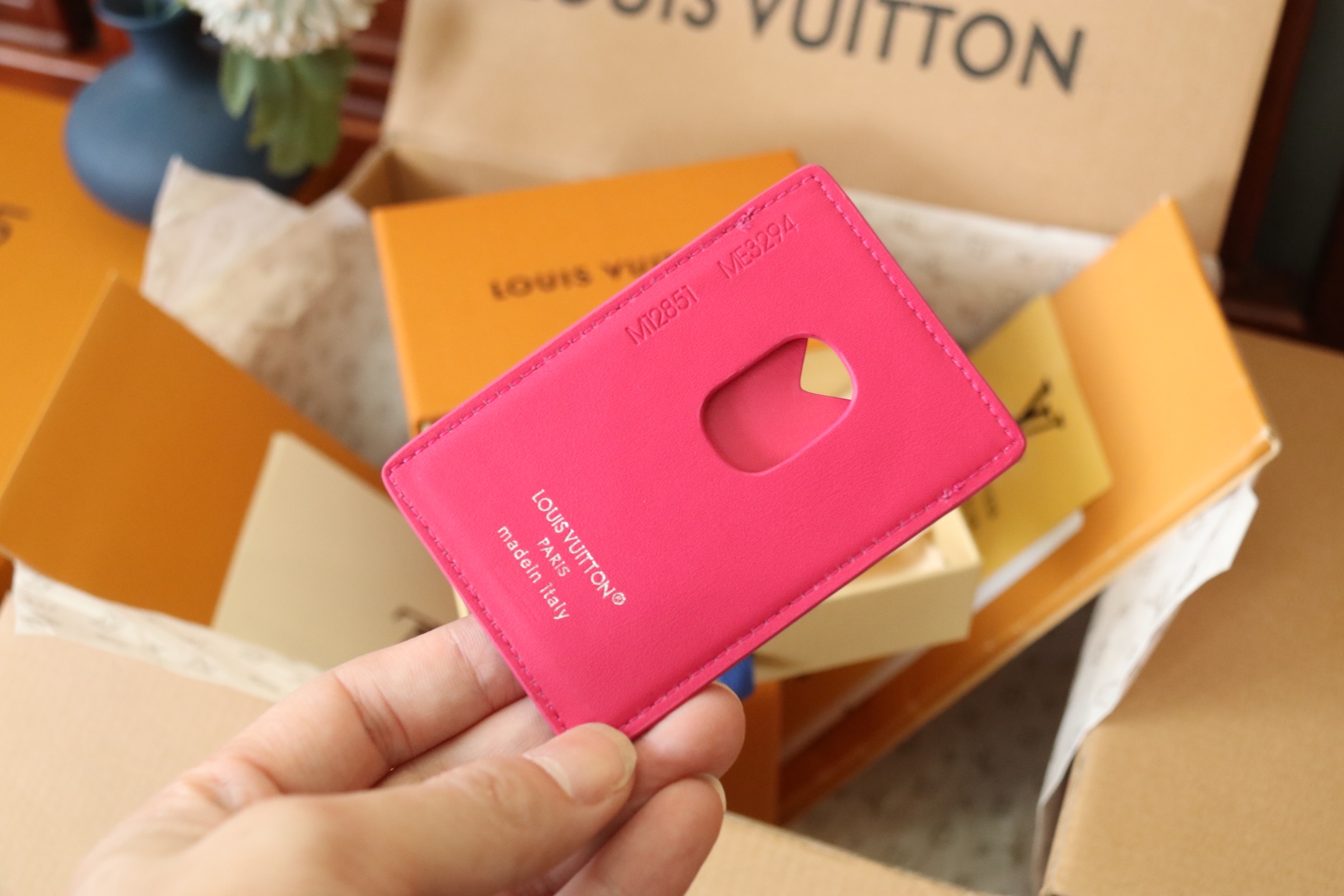 Louis Vuitton M12853 本款磁吸式卡夹取材