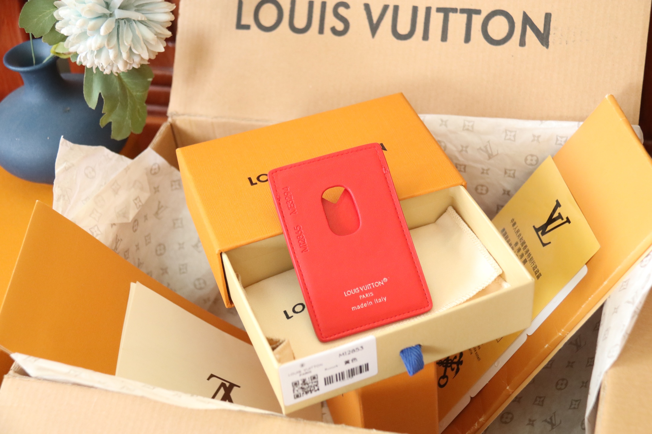 Louis Vuitton M12853 本款磁吸式卡夹取材
