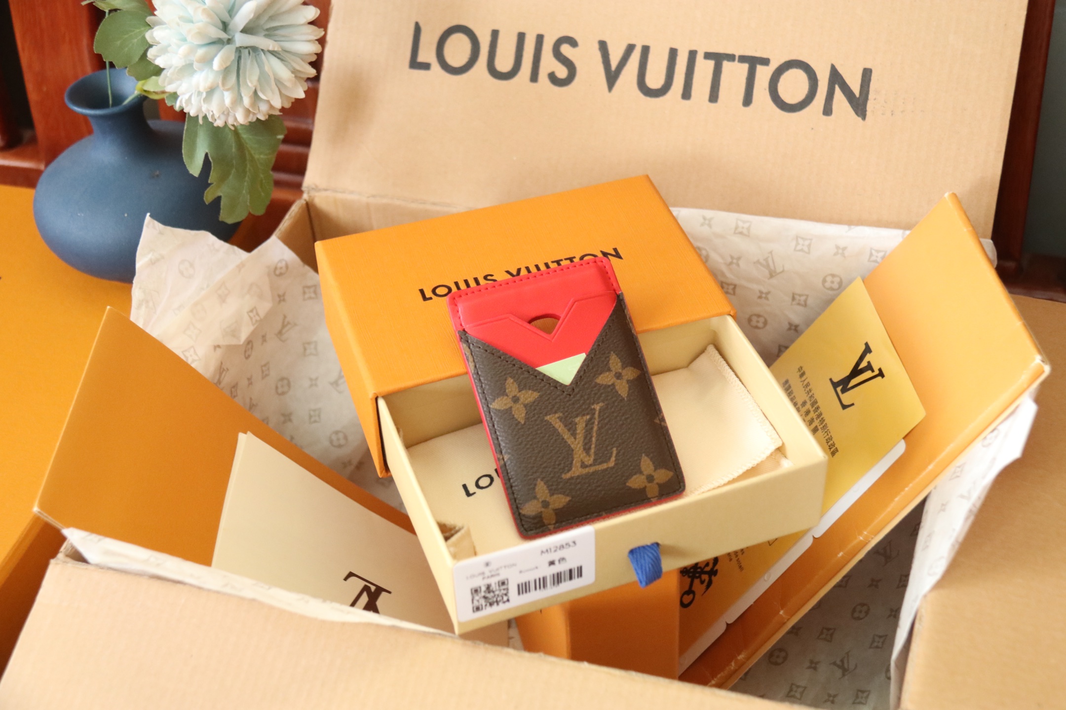 Louis Vuitton M12853 本款磁吸式卡夹取材