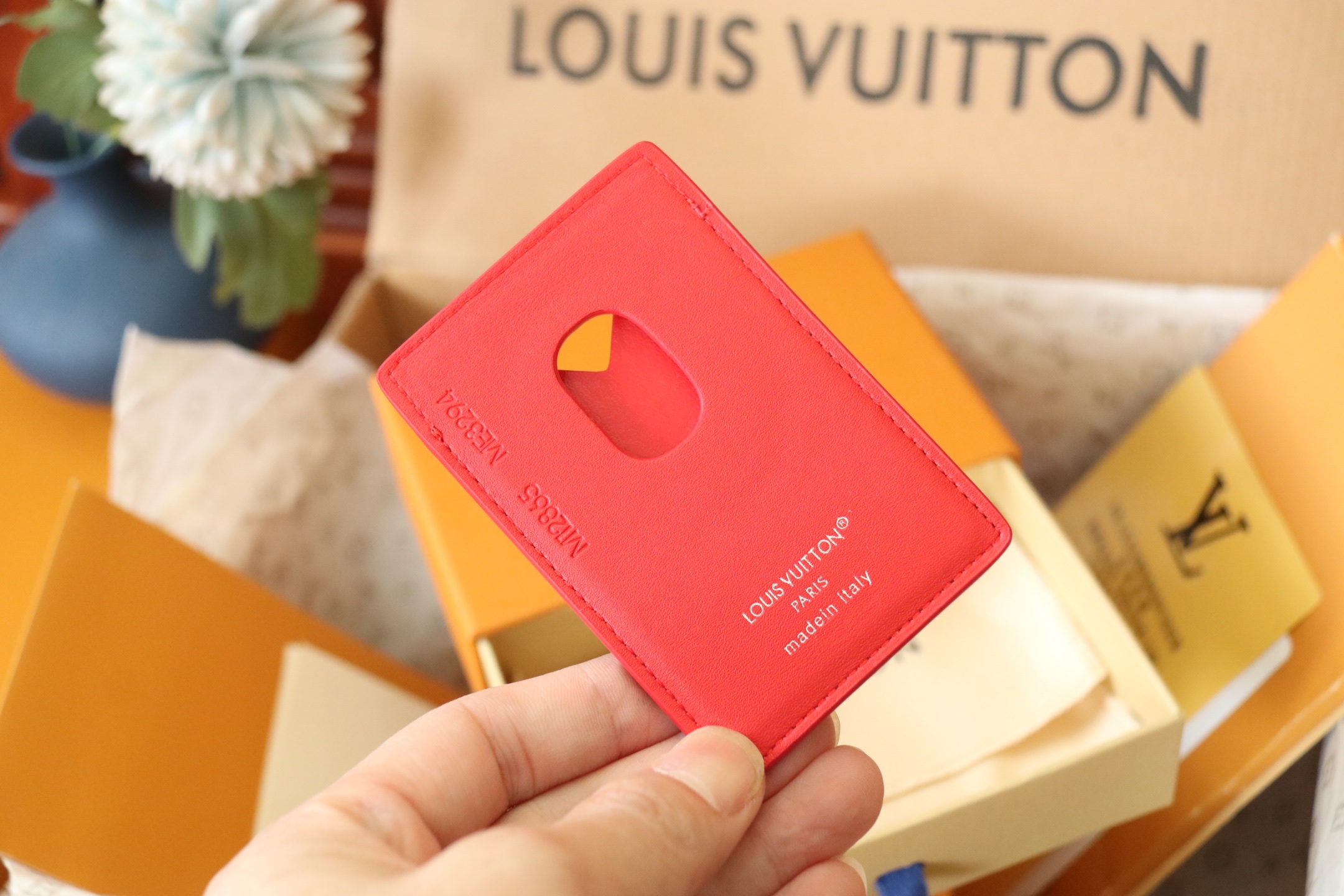 Louis Vuitton M12853 本款磁吸式卡夹取材