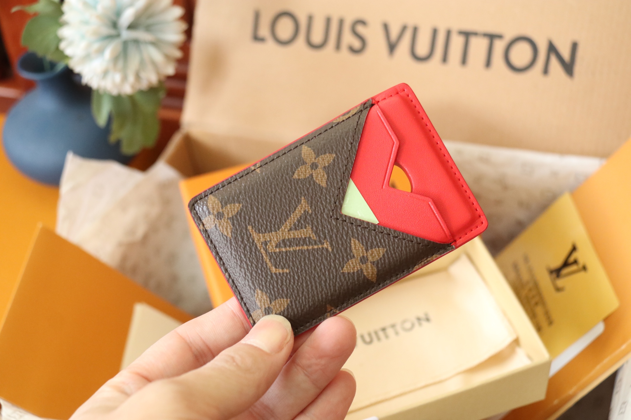 Louis Vuitton M12853 本款磁吸式卡夹取材