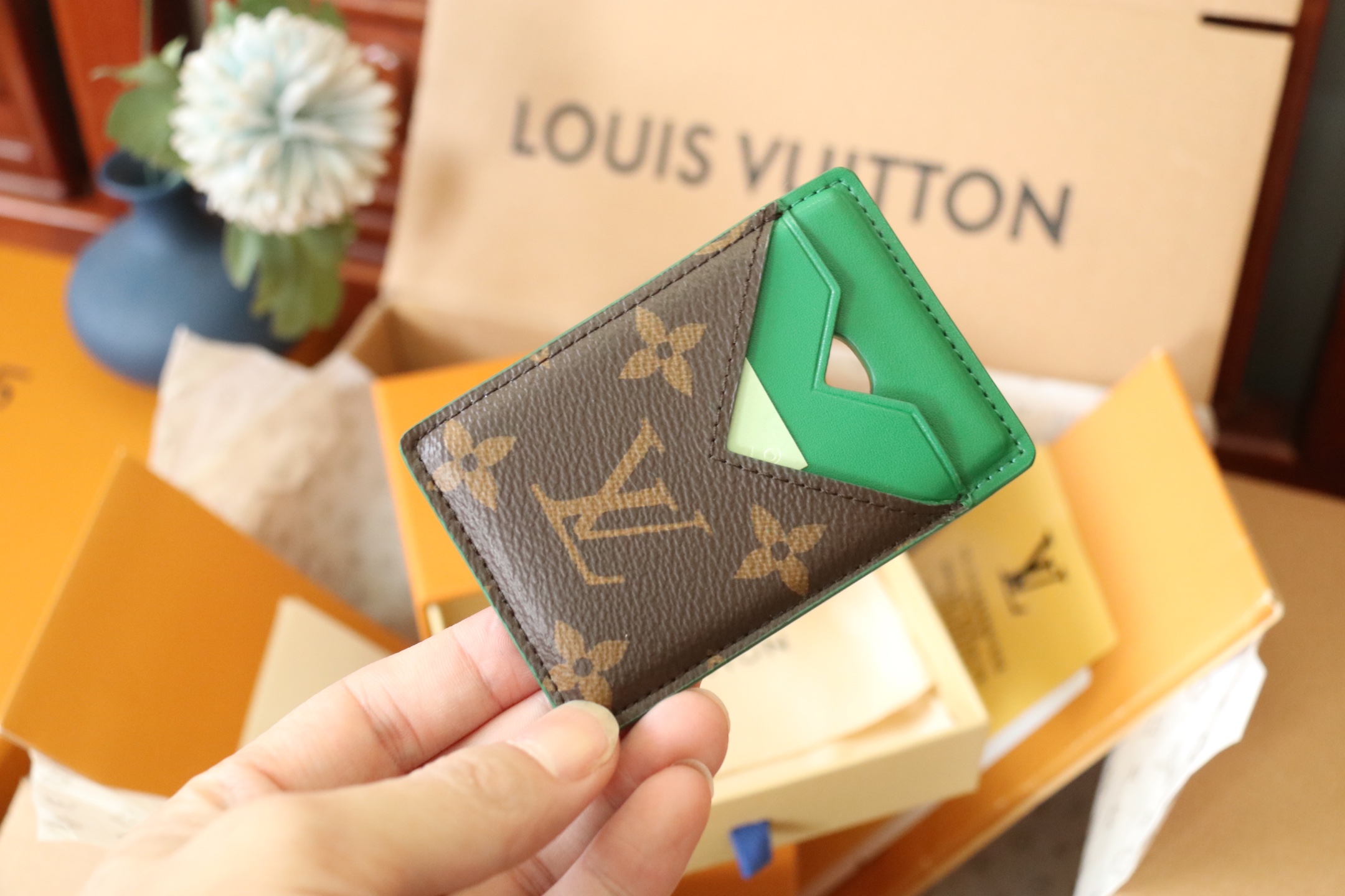 Louis Vuitton M12853 本款磁吸式卡夹取材