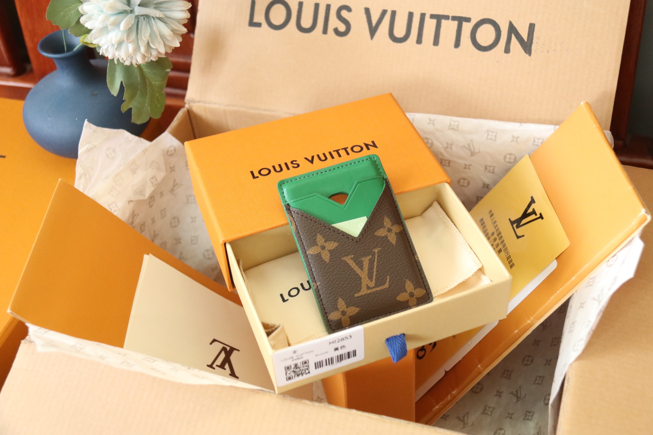 Louis Vuitton M12853 本款磁吸式卡夹取材