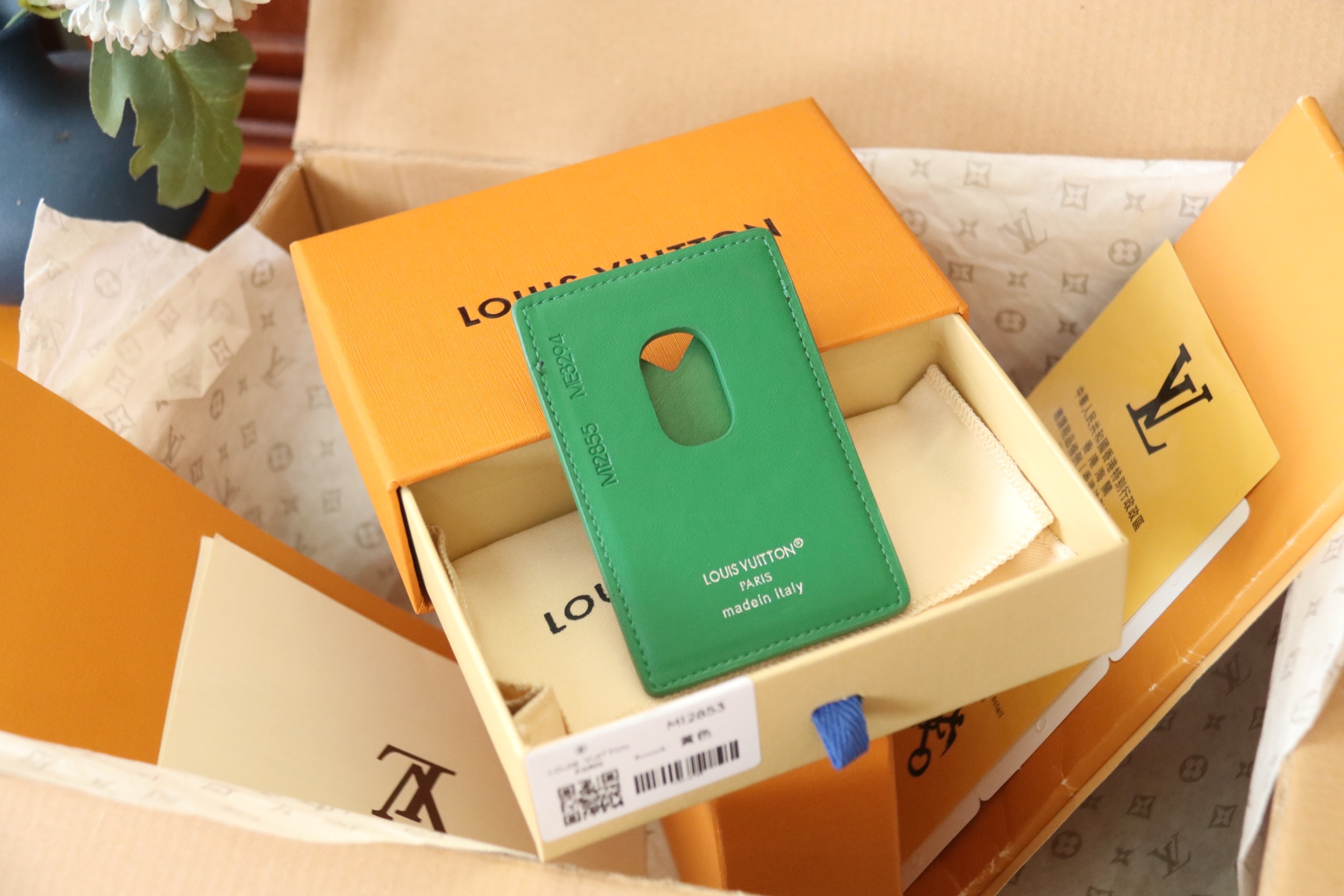 Louis Vuitton M12853 本款磁吸式卡夹取材