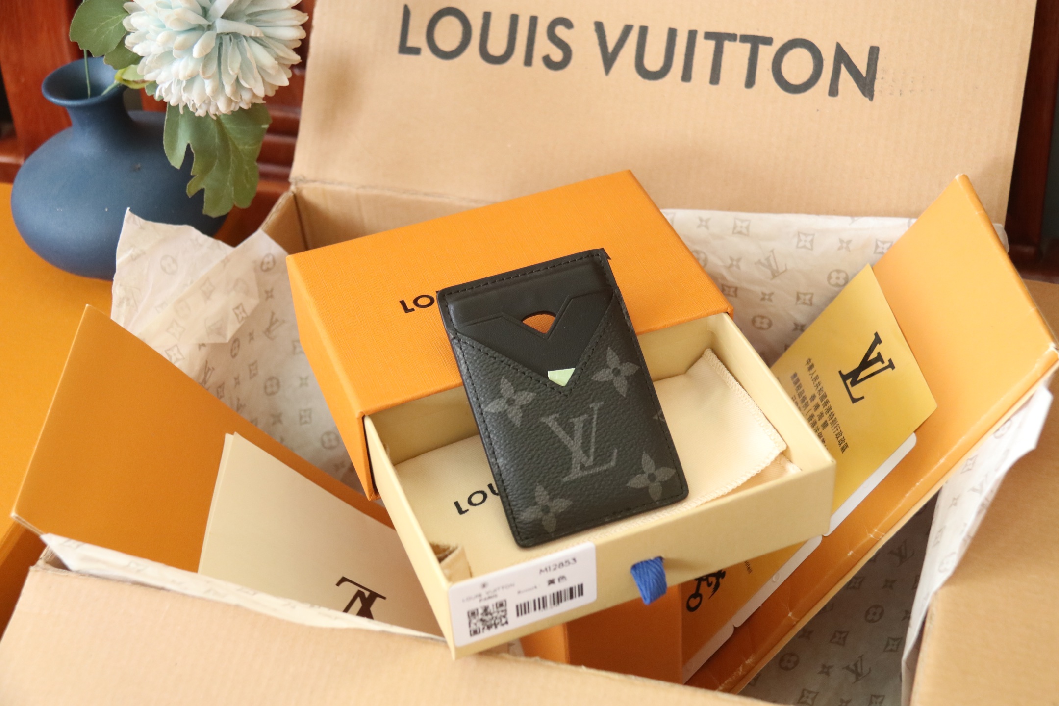 Louis Vuitton M12853 本款磁吸式卡夹取材