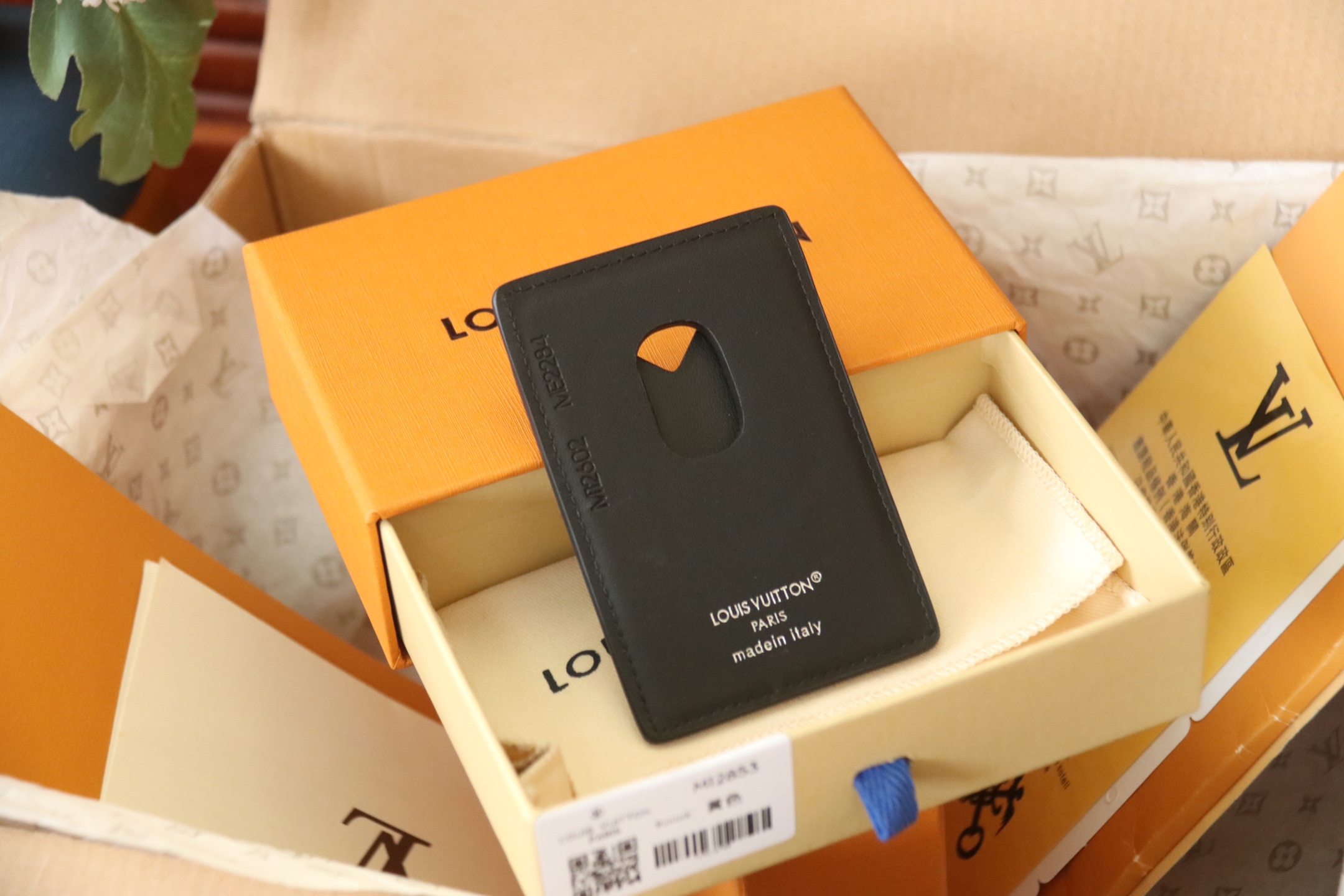 Louis Vuitton M12853 本款磁吸式卡夹取材