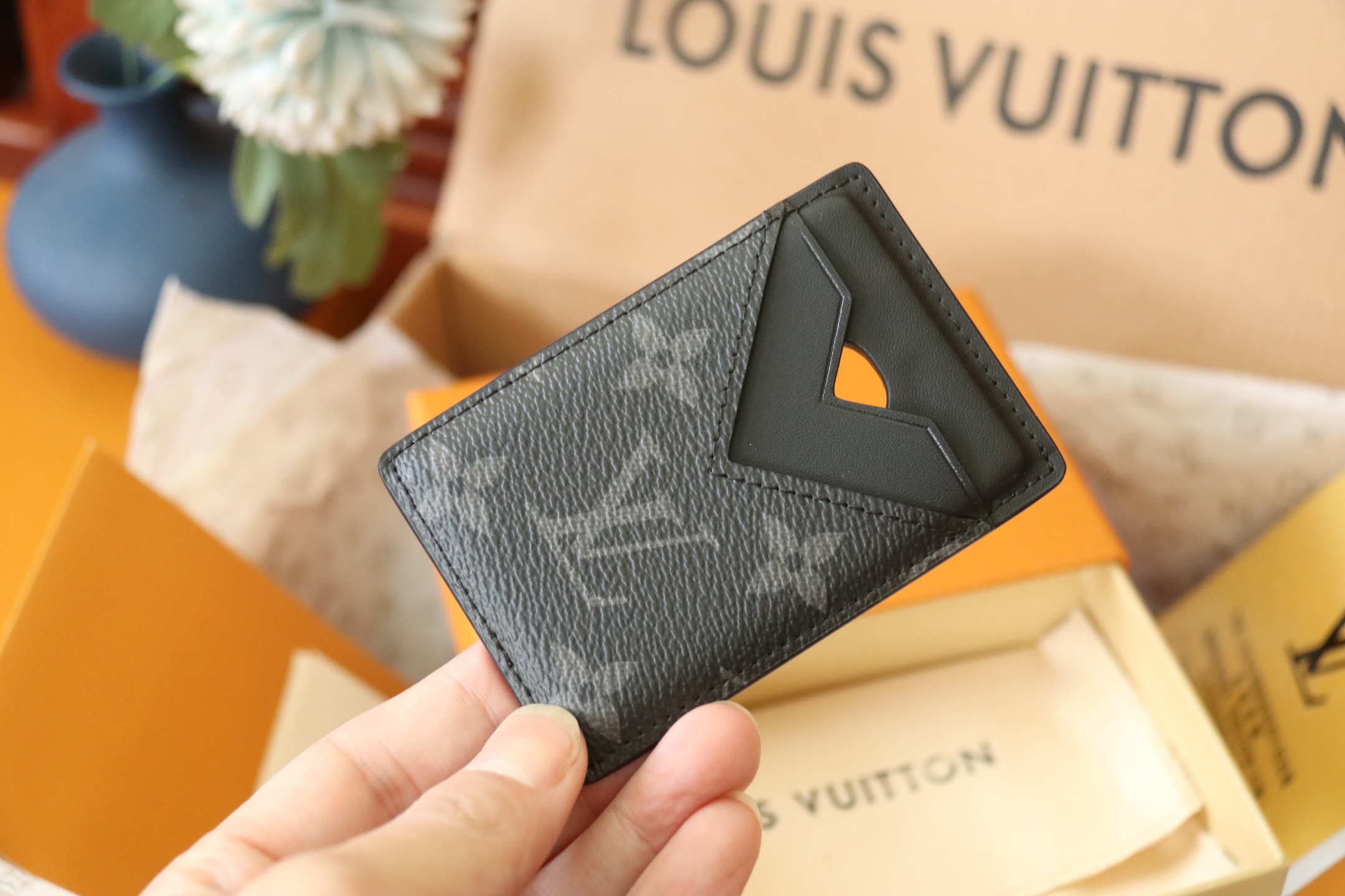 Louis Vuitton M12853 本款磁吸式卡夹取材