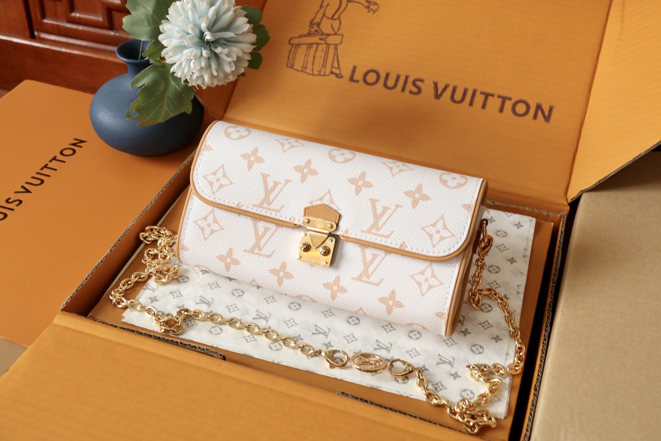 Louis Vuitton תיק צדדי דגם Pochette Camille, בד קנבס Monogram Dune 2 i1752822283256 263 0 0