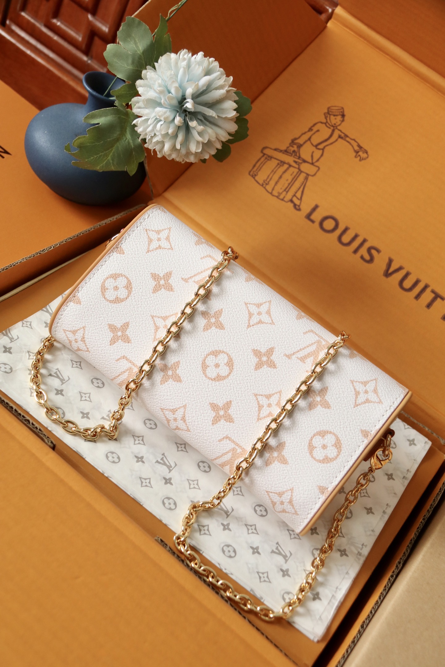Louis Vuitton תיק צדדי דגם Pochette Camille, בד קנבס Monogram Dune 3 i1752822297014 306 0 1