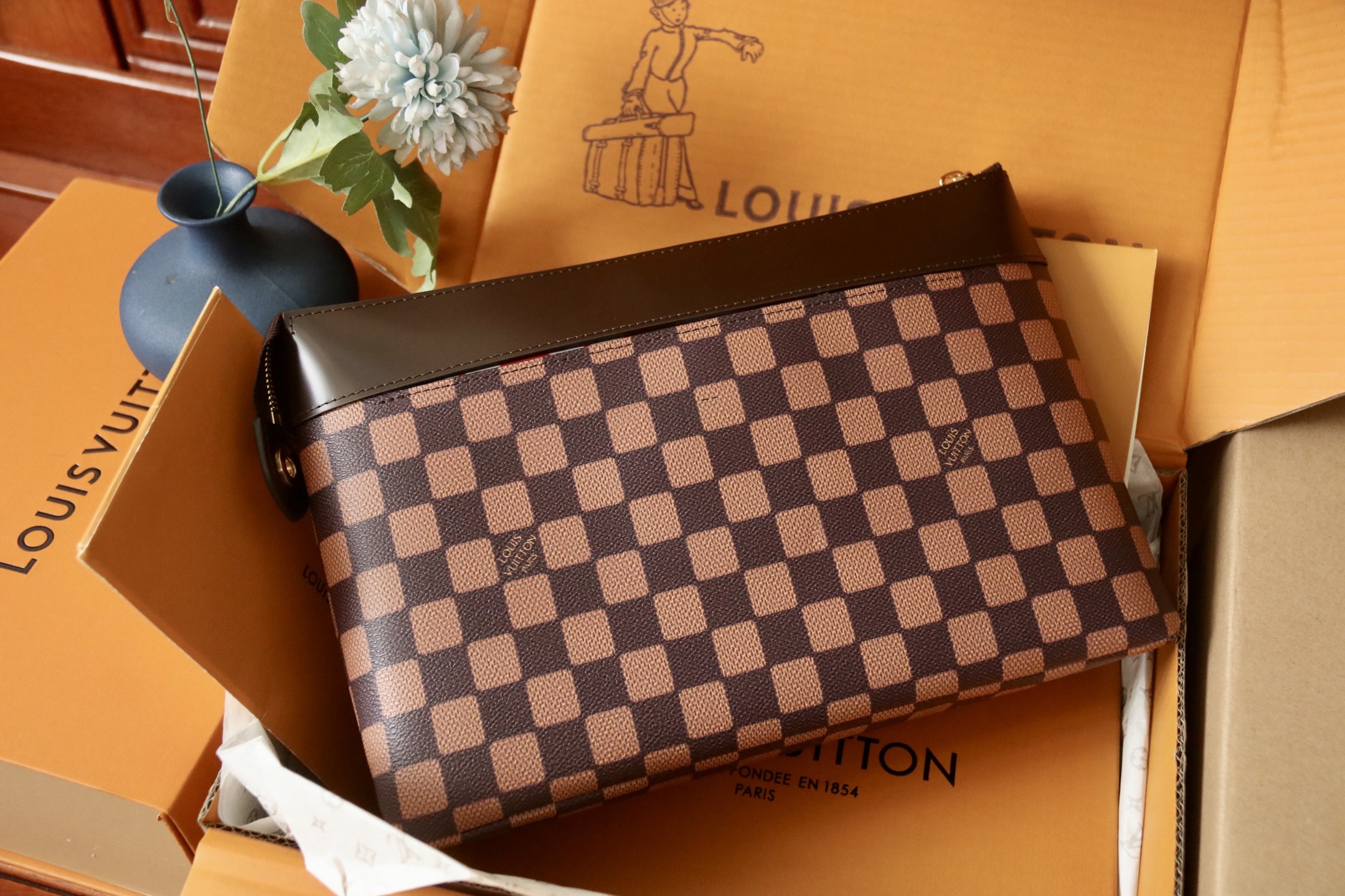 Louis Vuitton Pochette Voyage Souple Monogram Eclipse Coated Canvas Clutch 3 i1753339425525 6348 0 1