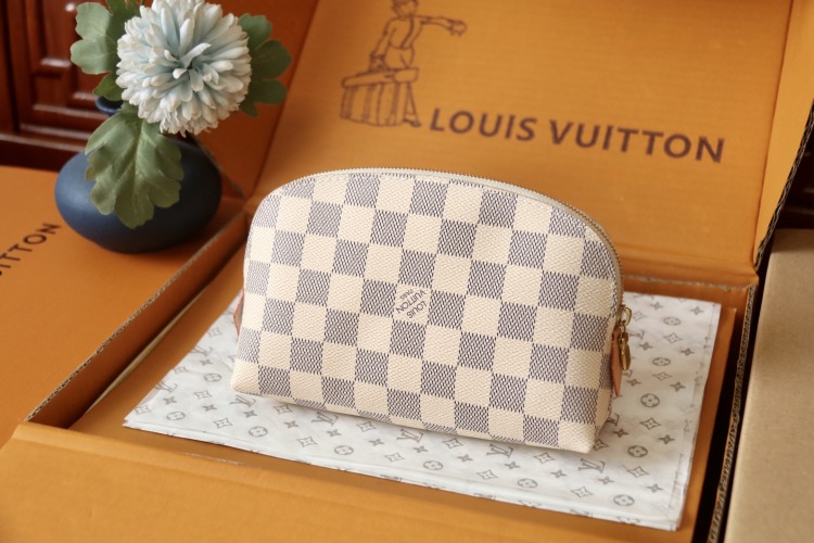 Louis Vuitton Damier Azur Canvas Round Cosmetic Pouch M47515 1 Louis Vuitton Damier Azur Canvas Round Cosmetic Pouch M47515