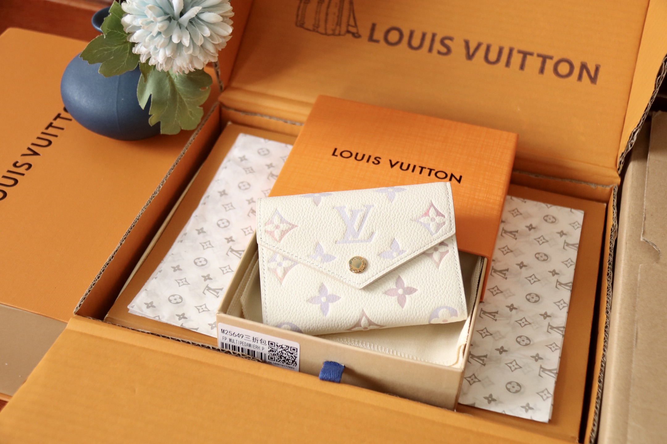 Louis Vuitton M25649 本款 Victorine
