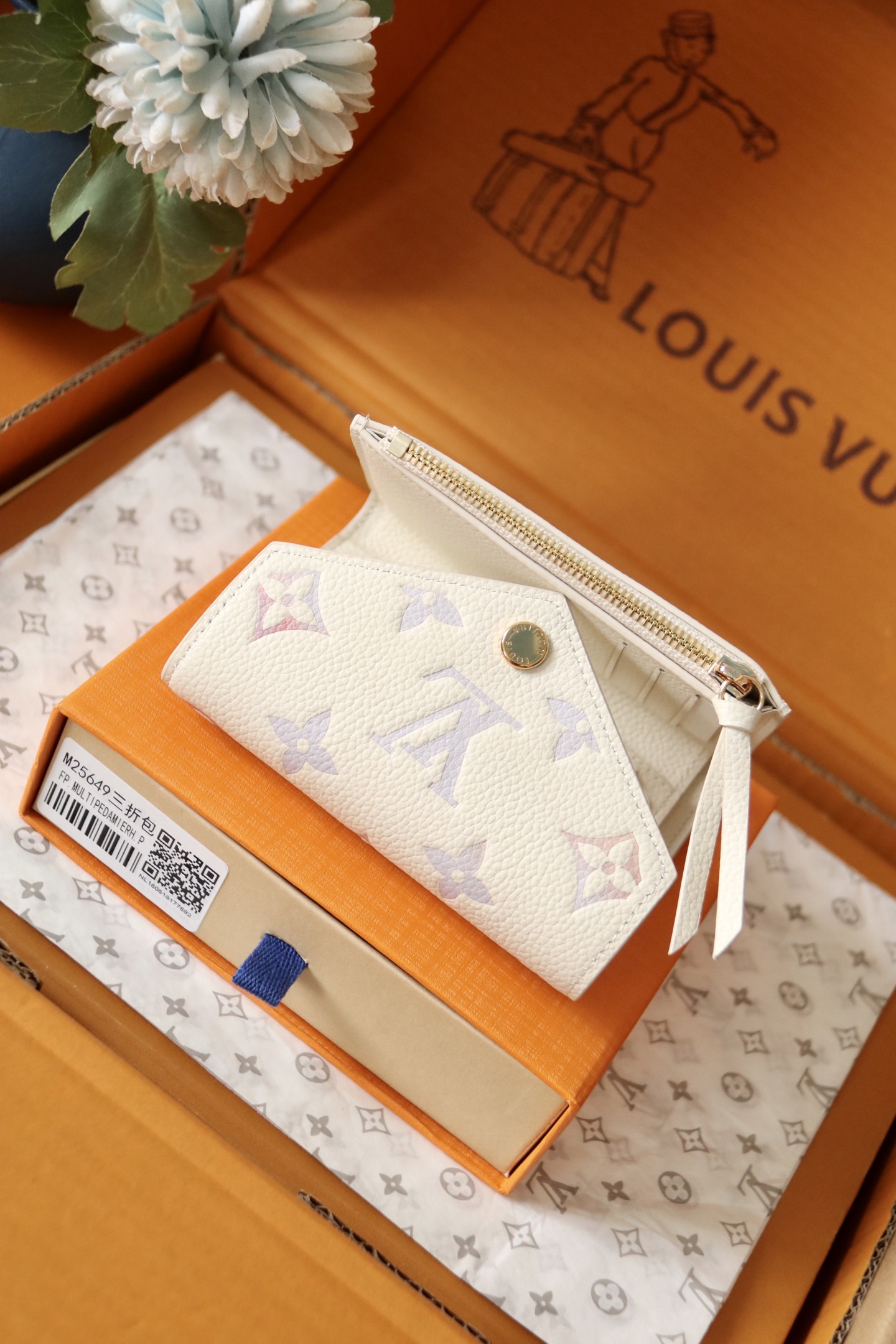 Louis Vuitton M25649 本款 Victorine