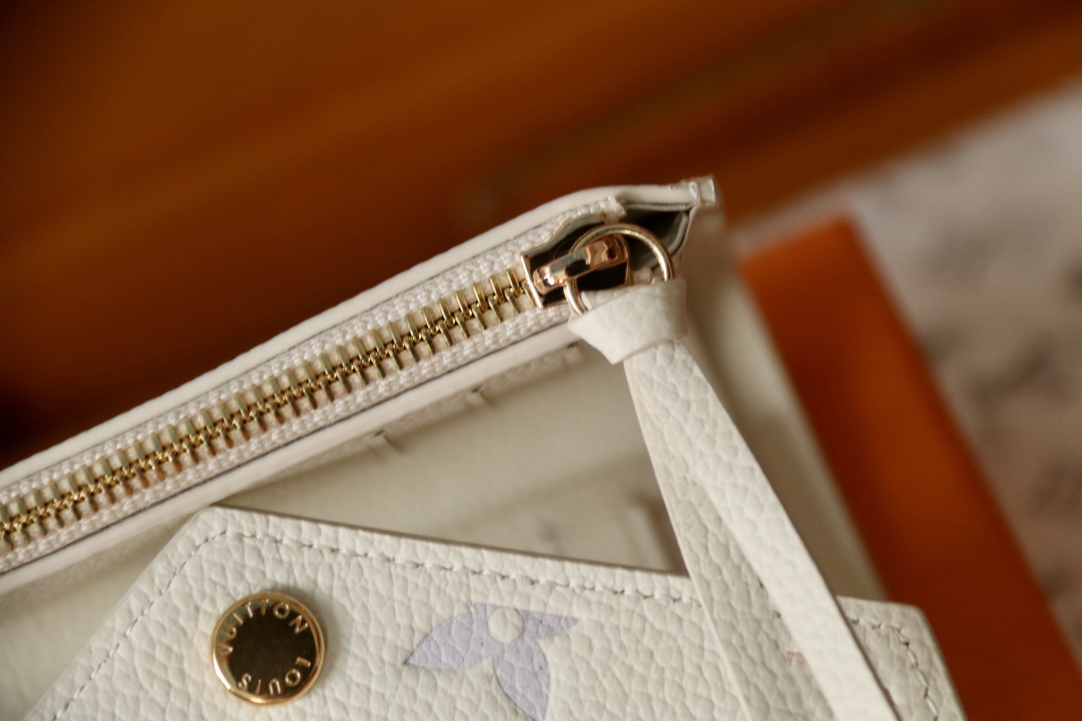 Louis Vuitton M25649 本款 Victorine